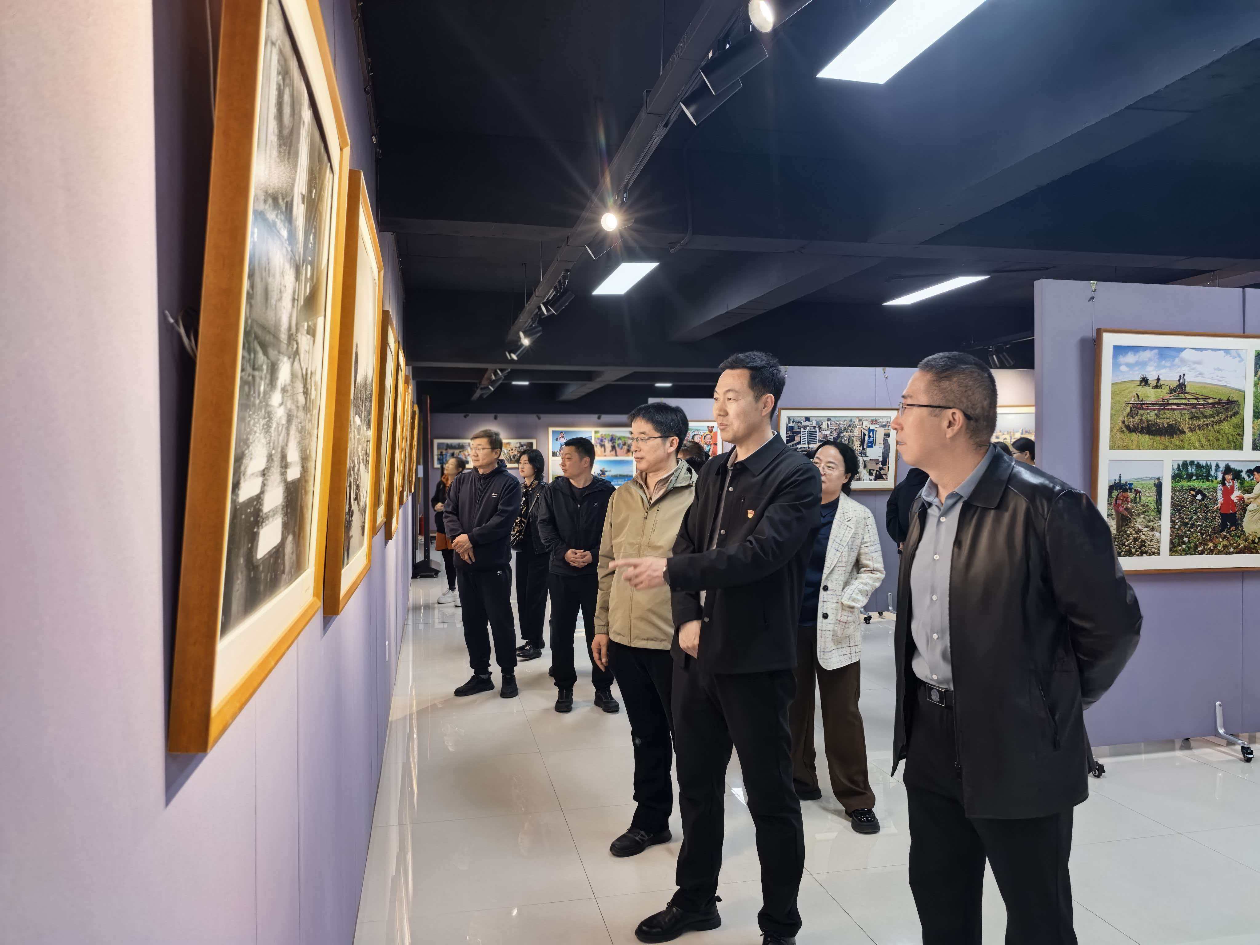 市统计局党支部开展“感悟民生变迁 树牢宗旨意识”主题党日活动剪影.jpg